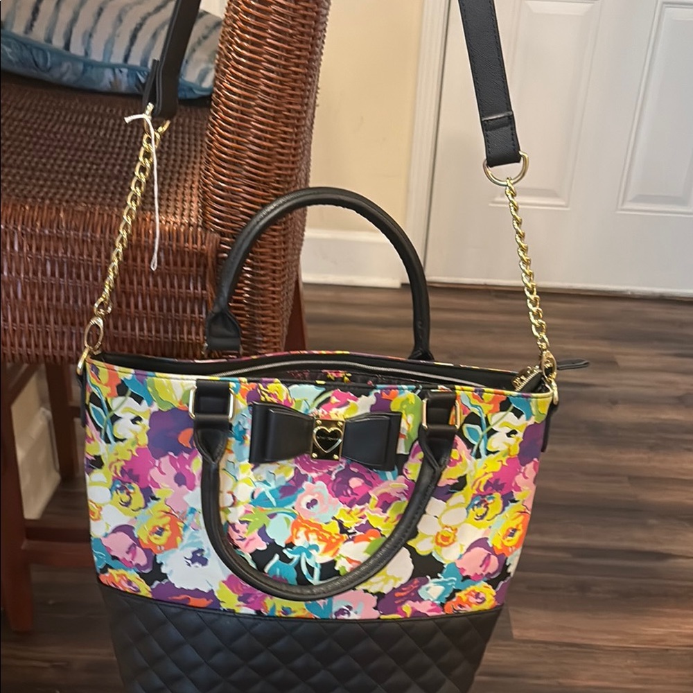 Betsy Johnson new pocketbook
 NWOT ffloral design with quilted black bottoms